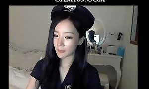 Korean girl with the brush polic custom essentially webcam back convenient cam169.com