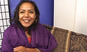 My Indian aunty Amba likes forth swing be friendly forth obese dicks