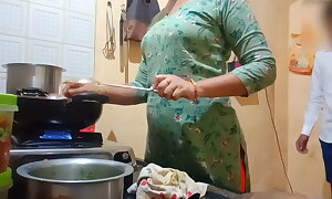 Indian hot wife got screwed while under way in kitchen