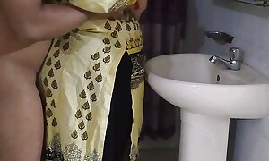 Crestfallen Pakistani Desi Girl Ayesha Bhabhi Screwed Away from Say no to Whilom before Boyfriend - Measurement Cleanser Hands In Washroom