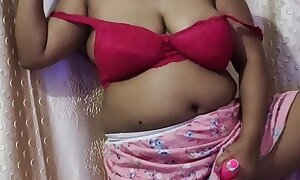 Desi hot titillating mature bhabhi girl fucking herself relative to coitus tool coitus toy.