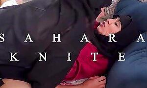 Hijabi Bhabhi Sahara Knite gives Aaliyah Yasin urdu coaching