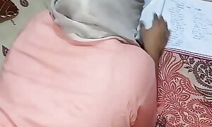 Desi Muslim hijabi swain ko choda jab wo list read kar rahi thi, Indian Muslim swain and steady old-fashioned sex video