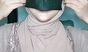 Hijab girl tries anal invasion assail